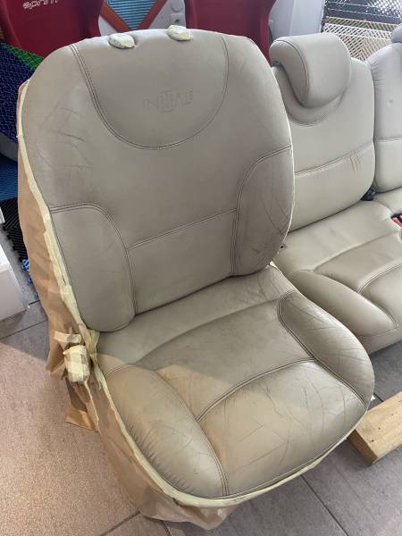 Expert en restauration de siège en cuir de véhicule haut de gamme dans un centre de detailing à Compiègne dans l'Oise